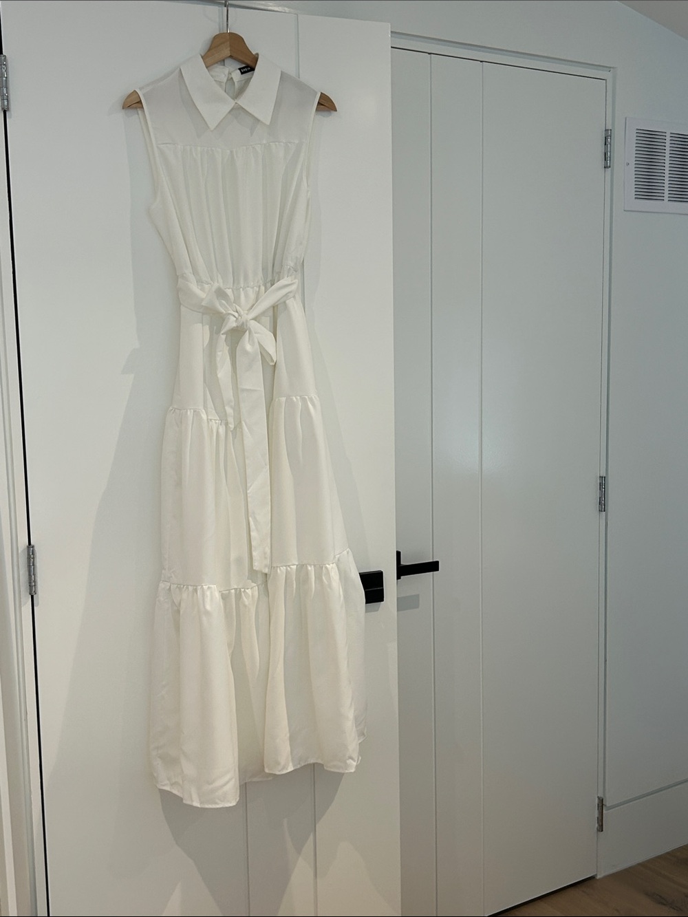 SHEIN White Sleeveless Collared Tie-Waist Tiered Maxi Dress